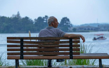 Người cha U70 tự trách hồi trẻ làm sai 2 việc, giờ con trai xa lánh mới hối hận