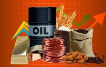 Thị trường ngày 23/8: Giá dầu giảm, vàng, đồng, quặng sắt, cao su đồng loạt tăng