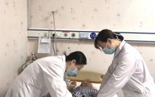 Cậu bé 14 tuổi bị suy thận rồi qua đời vì thức uống nhiều người mê