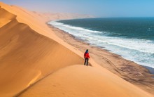 Lại phát hiện thêm 1 'vựa' dầu 11 tỷ thùng: Là quốc gia có dân số bằng 1/4 TP.HCM, chưa bán giọt dầu nào đã mơ lên top 15 bản đồ dầu mỏ thế giới