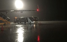 Hàng chục chuyến bay không thể cất/hạ cánh tại Nội Bài tối 23-8