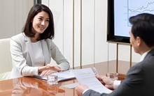 "Con gà ban đầu đẻ 5 quả trứng/tuần, sau 1 tháng đẻ bao nhiêu quả?": Ứng viên IQ cao đưa đáp án, được nhận luôn