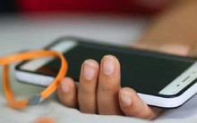 Vừa tắm vừa sạc điện thoại, bà bầu bị điện giật chết cùng em bé trong bụng