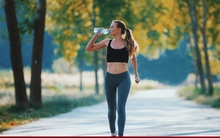 Đi bộ buổi sáng hay buổi chiều tốt hơn?