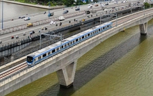 Hình ảnh đi vào lịch sử của tuyến Metro chờ đợi hơn thập kỷ tại TP. HCM trong ngày đầu chạy xuyên lòng đất
