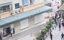 Một người rơi từ tầng cao chung cư Kim Văn - Kim Lũ xuống đất