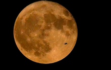 Hy hữu hai siêu trăng cùng xuất hiện trong tháng 8