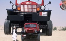 Xe tải khổng lồ của tỷ phú Trung Đông: Nặng 50 tấn, 4 phòng ngủ, dùng nhiều linh kiện của tàu thủy và máy xúc