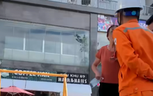 Hà Nội: Điện lực phát loa trước sảnh chung cư thông báo cắt điện vì chủ đầu tư nợ tiền