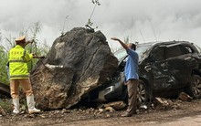 Bốn người thoát chết trong vụ lở núi đè bẹp đầu ô tô