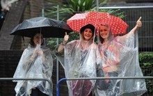 Bí kíp đi du lịch gặp mưa bão vẫn 'vui hết nấc'