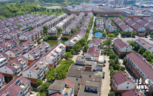 Ngôi làng nghèo có tiếng bỗng 'phất' lên từ 1 xưởng làm nến, nay toàn đại gia, có biệt thự, người có tài sản 16 tỷ đồng vẫn chỉ là "hộ nghèo"