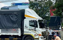 Xe tải tông ô tô con và “lùa” nhiều xe máy ở ngã tư Hội Nghĩa