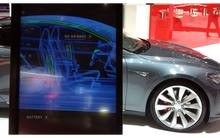 Nhóm sinh viên 'jailbreak' xe Tesla, mở khóa tính năng phải bỏ tiền mới được sử dụng: "Đã có thể dùng miễn phí ghế sưởi"