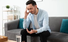 “Tôi tưởng cơn đau đầu rồi sẽ tự khỏi, ai ngờ đó lại là dấu hiệu của suy thận”