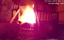 Đi tuần lúc 5h sáng, anh cảnh sát cứu mạng gia chủ trong đám cháy