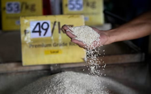 Một quốc gia châu Á chính thức áp giá trần đối với gạo để ngăn chặn bão giá, là khách hàng lớn nhất nhập khẩu gạo Việt Nam