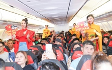 Rộn ràng hình ảnh cờ đỏ sao vàng trên những chuyến bay Vietjet dịp 2/9