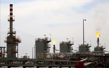 Nguồn cung hạn hẹp, giá dầu Brent duy trì trên mức 90 USD/thùng