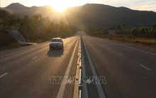 Gỡ xong mặt bằng, nhà thầu Quốc lộ 8A đẩy nhanh tiến độ