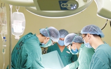 Lương không đủ sống, nhiều bác sĩ trẻ đánh liều vay tiền mở phòng khám tư