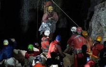 Giải cứu thành công nhà thám hiểm mắc kẹt 1.000 m dưới lòng đất
