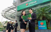 Nhân viên VPBank chuẩn bị nhận tin vui