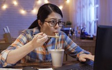 Được hỏi “nếu phải tăng ca không lương, bạn có làm không”, cô gái nhanh trí trả lời thể hiện EQ cực cao