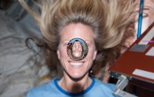 Vì sao các phi hành gia không thể uống trà hay cà phê trong không gian?