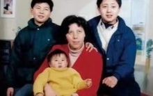 Bà mẹ "bắt" con lao động kiếm tiền từ bé, khắc nghiệt đến mức thu cả tiền ăn, 20 năm sau 2 con đều thành tỷ phú