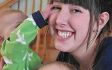 Sướng như nghề trông trẻ nhà giàu: Lương gần 50 triệu/ngày, lái Porsche đi làm, du lịch vòng quanh thế giới bằng máy bay riêng