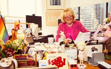 Chân dung người phụ nữ đến giới siêu giàu cũng 'nể': Tỷ phú hay siêu sao đều 'tha thiết' gặp để vay tiền, U80 vẫn làm việc 'như thường'