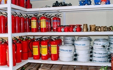 "Loạn" giá đồ cứu hoả sau vụ cháy chung cư mini