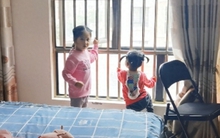 Người lớn vắng nhà, cô bé 4 tuổi tự cứu mình và em gái khỏi đám cháy nhờ nhớ lời cô giáo dạy