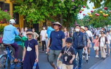 Tất bật đón khách quốc tế