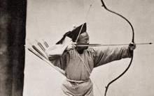 Loạt ảnh hiếm cuối thời nhà Thanh: Cung thủ trình diễn cách bắn tên, dung mạo vua và hoàng hậu cuối cùng