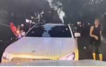 Lấn làn ngược chiều để vượt bất thành, cô gái bỏ xe ô tô giữa đường