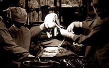 Người đàn ông kiện bệnh viện đòi bồi thường 15.000 tỷ VNĐ với lý do “phát điên vì chứng kiến vợ đẻ mổ”