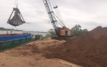 Cát khan hiếm, giá cao các nhà thầu “ngồi trên đống lửa”