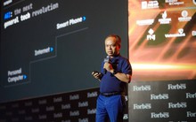 CEO Trusting Social chỉ ra viễn cảnh đáng sợ của siêu trí tuệ AGI: Chiếc máy có khả năng tư duy tương đương với con người, nhân viên ngân hàng, bác sĩ, giáo viên đối diện nguy cơ mất việc