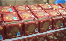 Nguyên liệu đắt đỏ, giá bánh Trung thu tăng cao