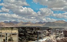 Cận cảnh nhà 'vô hình' ẩn mình giữa sa mạc, 1 đêm thuê giá hơn trăm triệu 