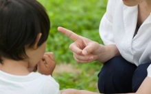 Con gái lấy trộm 1,5 triệu để mua đồ ăn vặt, bà mẹ ở Hà Nội hối hận suốt nhiều năm vì xử lý sai cách