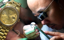 Nghề 'spa' cho những chiếc đồng hồ tiền tỷ