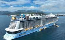 Tàu du lịch cao cấp chở 4.000 khách quốc tế tới Nha Trang