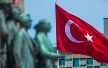 Quốc gia nằm trên 2 lục địa Á - Âu bất ngờ tăng lãi suất tới 30%: Chưa có dấu hiệu dừng lại