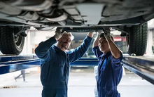 Ngành xe hơi Mỹ đau đầu với những lao động muốn được ‘tăng lương, nghỉ nhiều’ dù năng suất giảm tốc