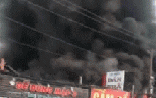 Cửa hàng xe máy bốc cháy dữ dội, cả trăm xe bị thiêu rụi