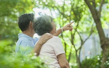 Người ngoài 60 tuổi tránh “lao tâm khổ tứ” vì 4 điều để sống thọ, không làm tinh thần suy kiệt, rước họa vào thân