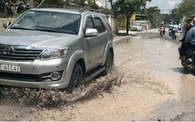 TP.Thủ Đức: Đường "chi chít" ổ gà, ổ voi gây mất an toàn giao thông